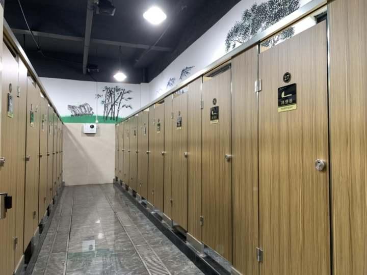 服务区公共卫生间隔断厂家
